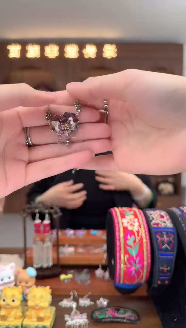 【闪购商品】织绣扶光苗绣传承156