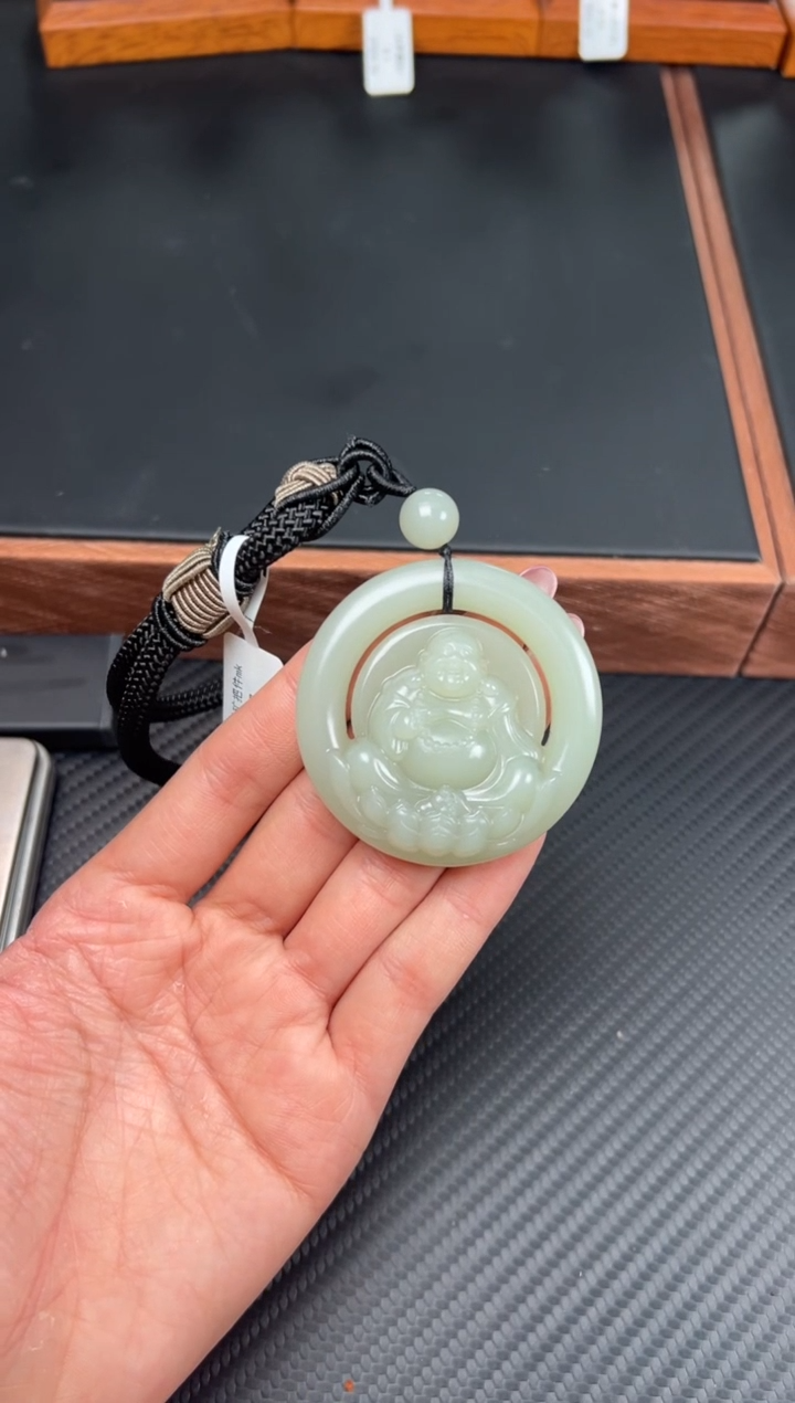 未镶嵌和田玉把件且末微色差近矿J