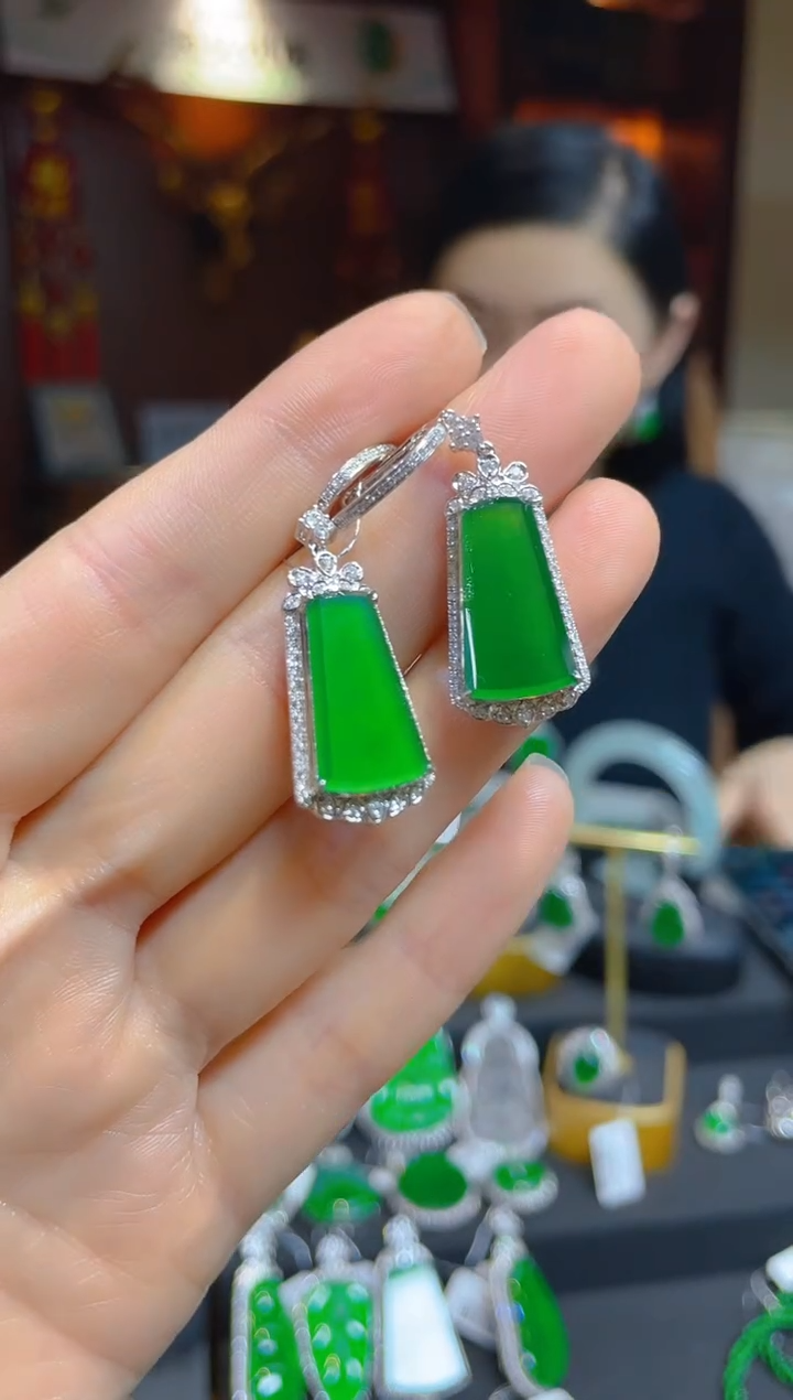 【闪购商品】翡翠耳饰18K金镶嵌117742天然A货翡翠无事牌耳坠