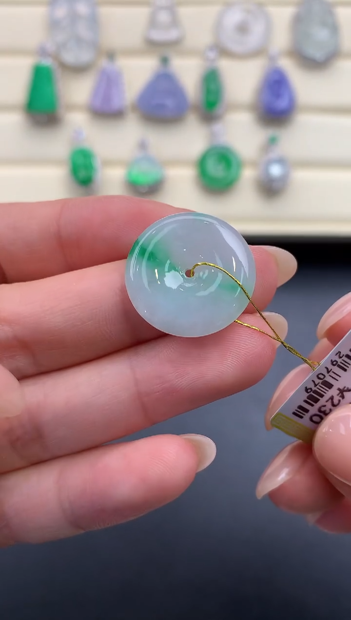 【闪购商品】翡翠颈饰未镶嵌Q821       