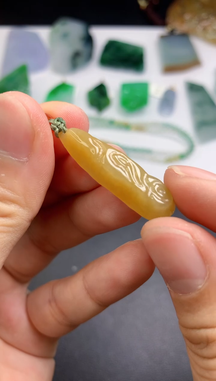 颈饰未镶嵌翡翠  