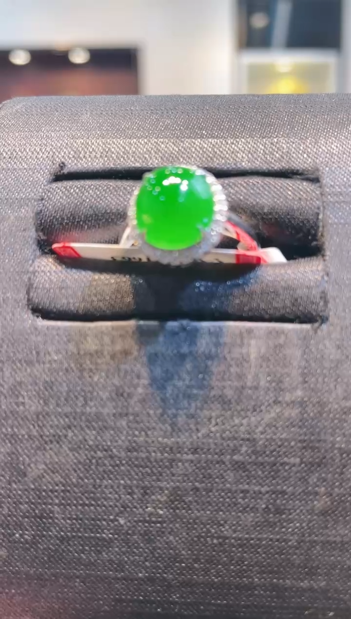 【闪购商品】翡翠颈饰18K金镶嵌A77天然A货翡翠戒指