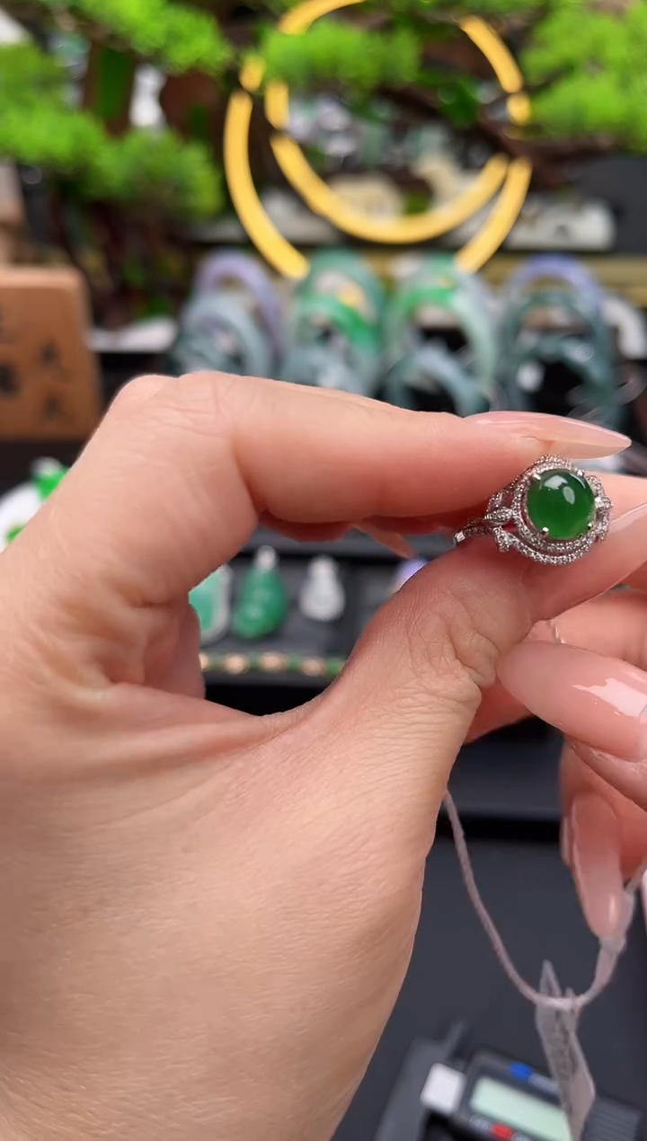 18K金镶嵌戒指翡翠戒指