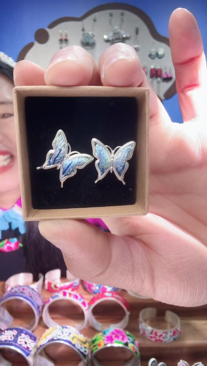 织绣非遗手工描银苗绣首饰29