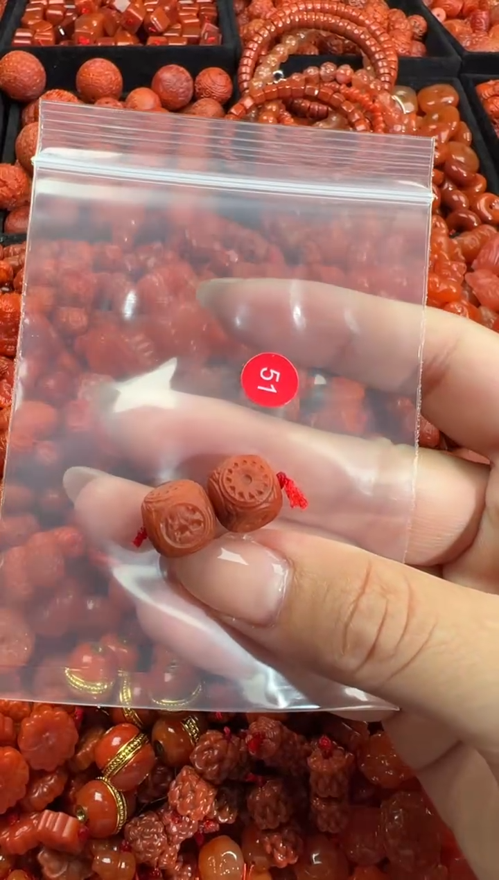 南红玛瑙未镶嵌颈饰1