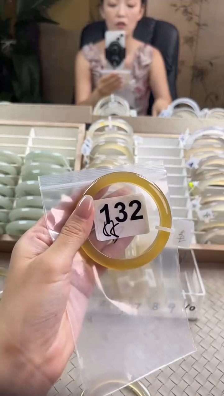 手镯玛瑙/玉髓未镶嵌a****g132