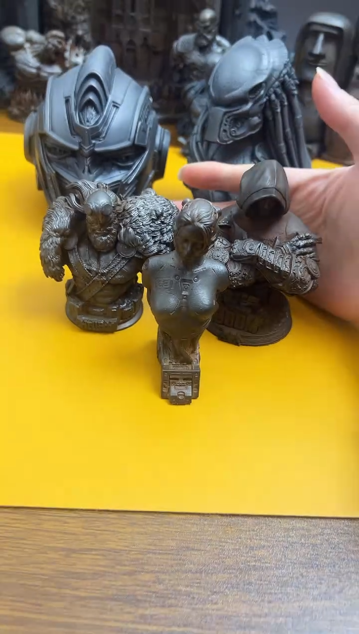 金属卖****生实心铁艺--毁灭战士DOOM  男爵  机械姬