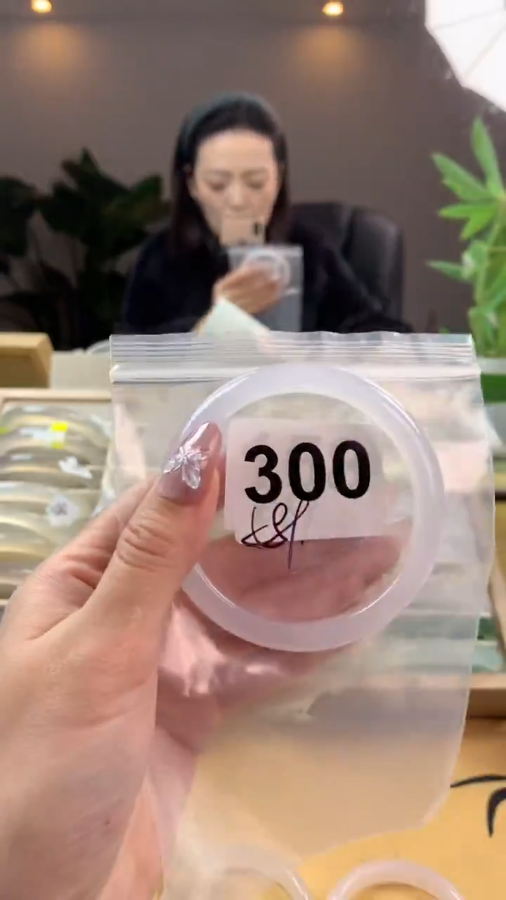 【闪购商品】玛瑙/玉髓手镯未镶嵌300