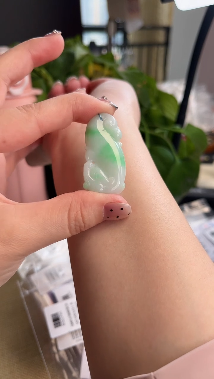 翡翠未镶嵌颈饰吊坠