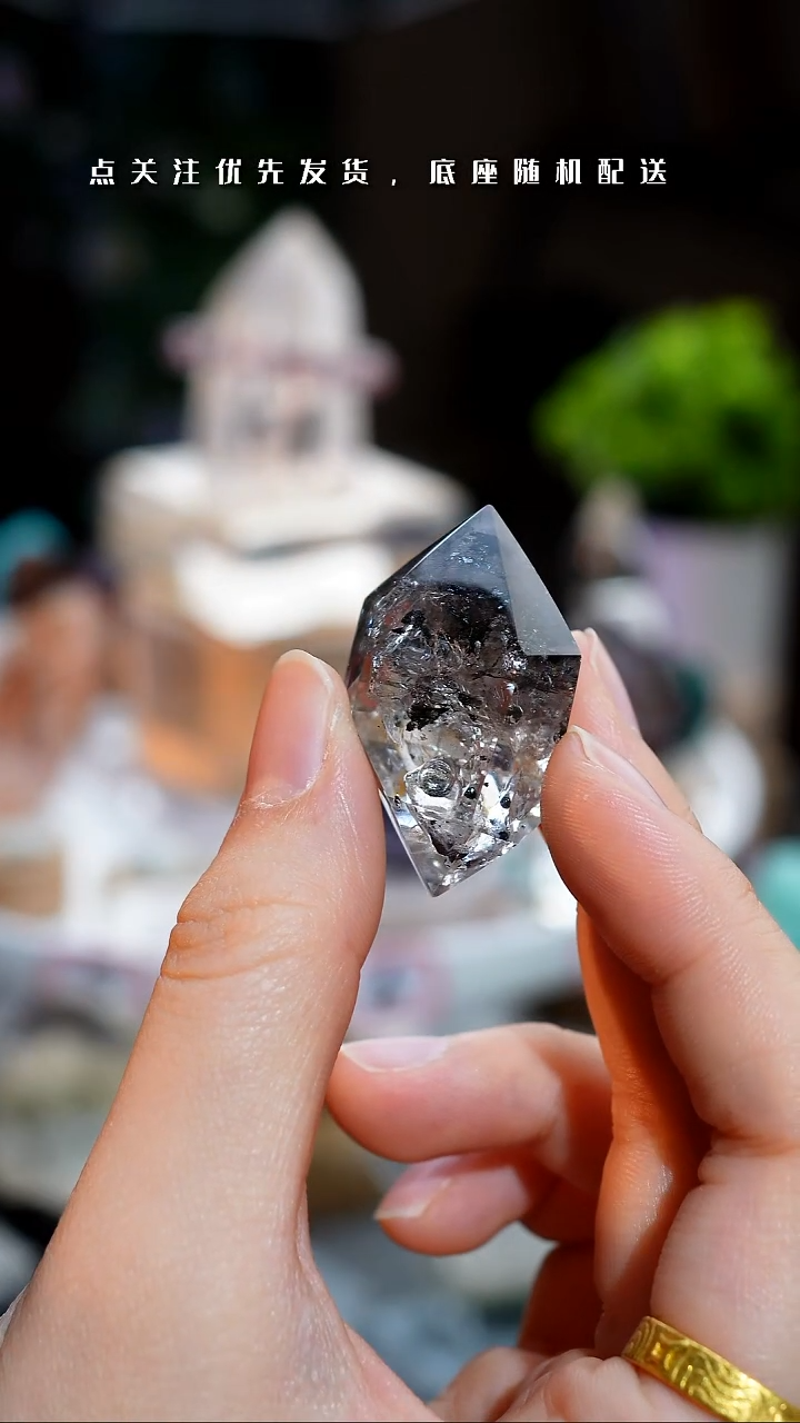 石材来自于云贵的闪灵钻