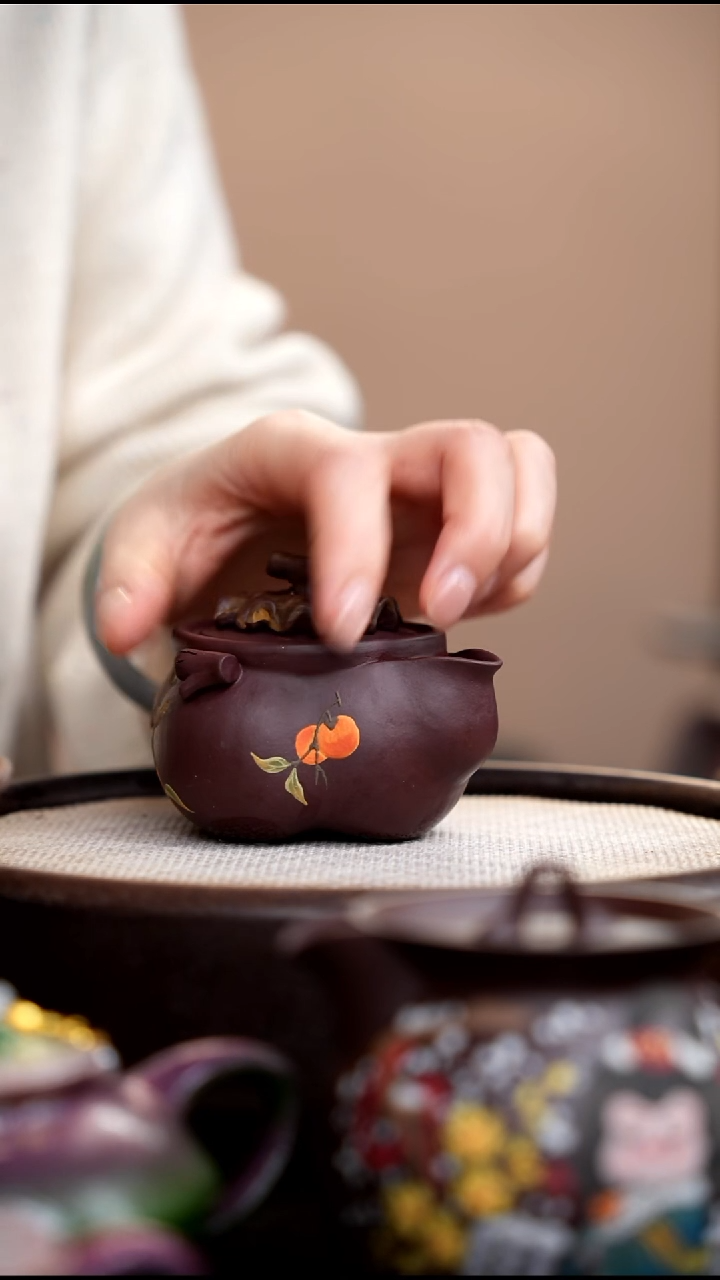 茶壶紫砂紫泥柿子手抓泥绘  