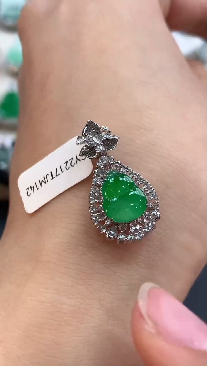 【闪购商品】翡翠吊坠(不含链)18K金镶嵌C33