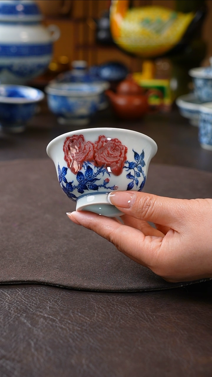 【闪购商品】归愚草堂青花釉里红玫瑰压手杯