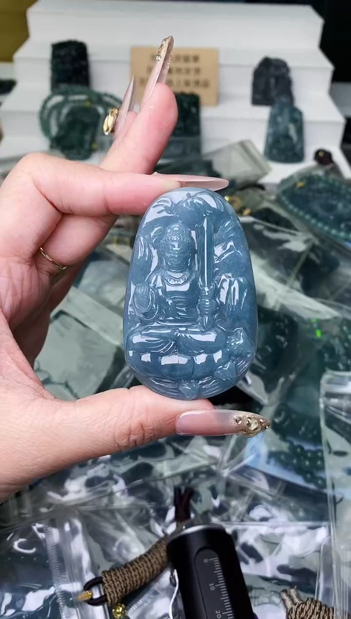 颈饰未镶嵌翡翠 