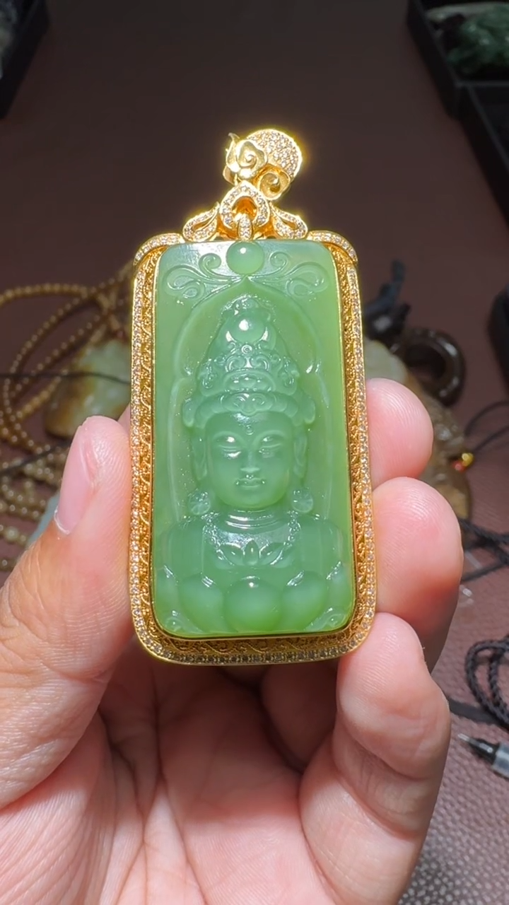 【闪购商品】和田玉挂件18K金镶嵌和田玉