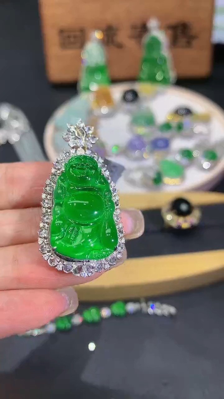 【闪购商品】翡翠颈饰18K金镶嵌团购