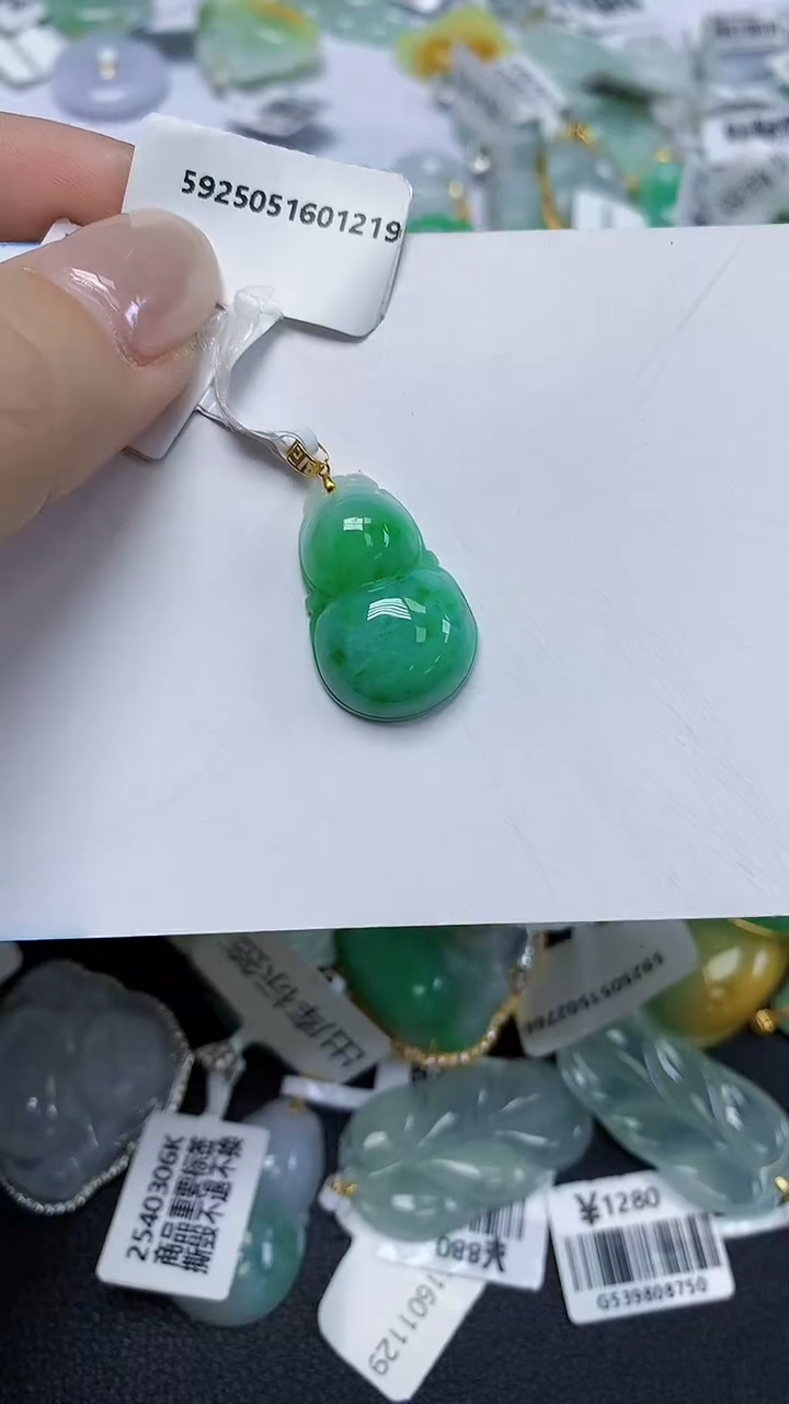 翡翠18K金镶嵌颈饰天然缅甸翡翠A货