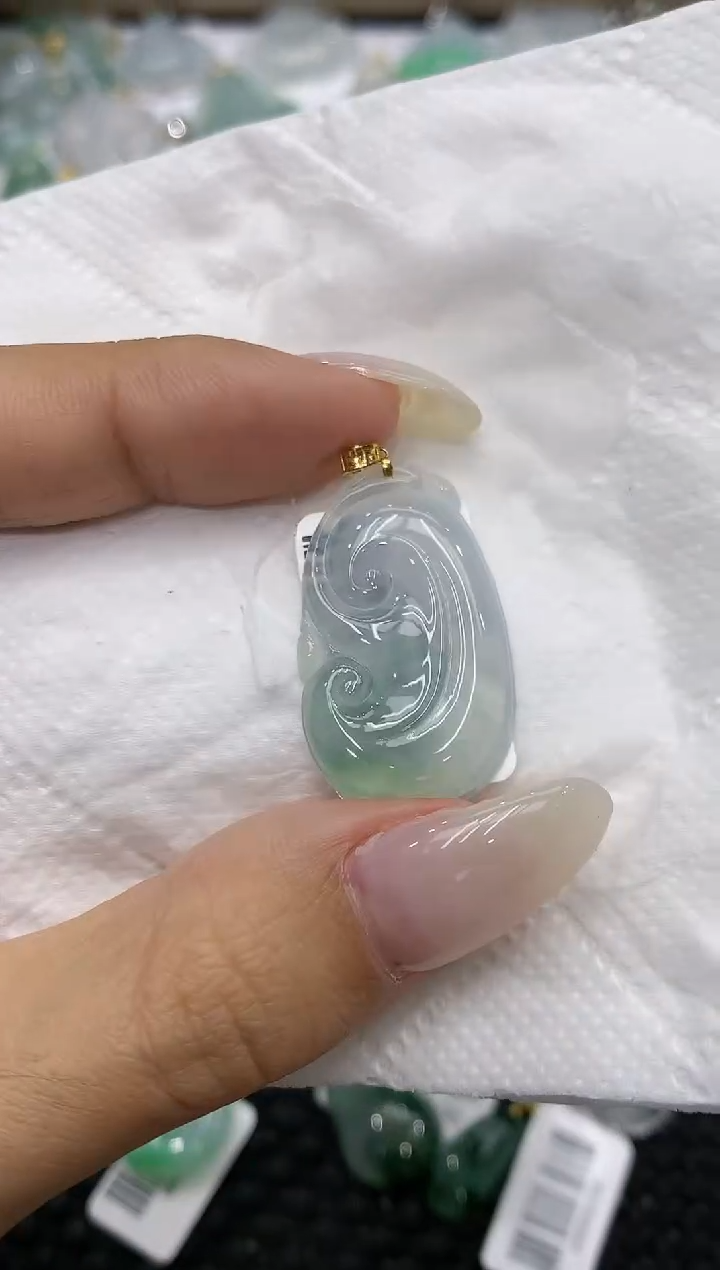 颈饰18K金镶嵌翡翠111111111111