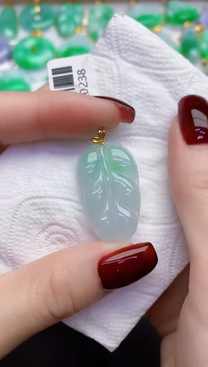 颈饰18K金镶嵌翡翠缅甸天然翡翠A货