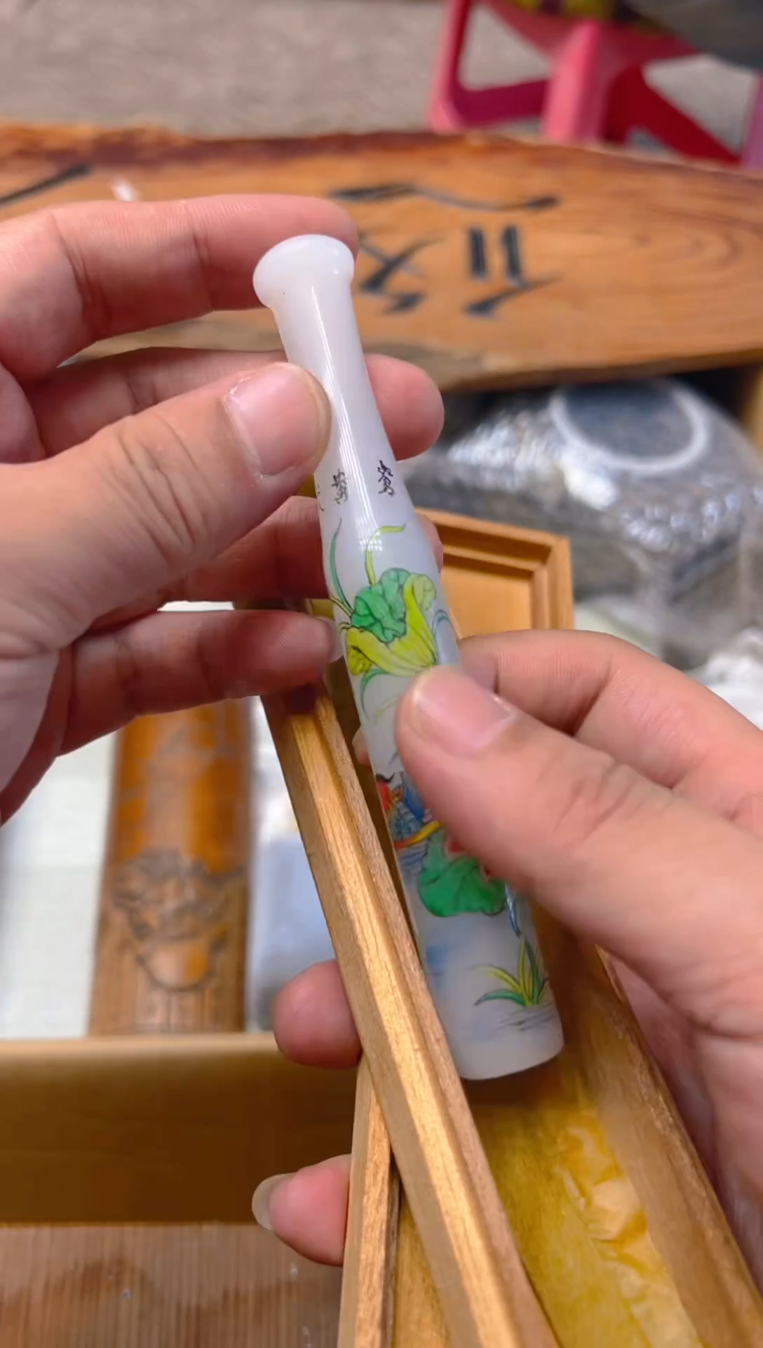 碗红色大大漂亮的碗红色大大漂亮的