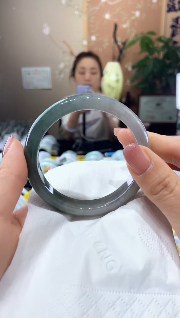 翡翠手镯未镶嵌58.2圈口