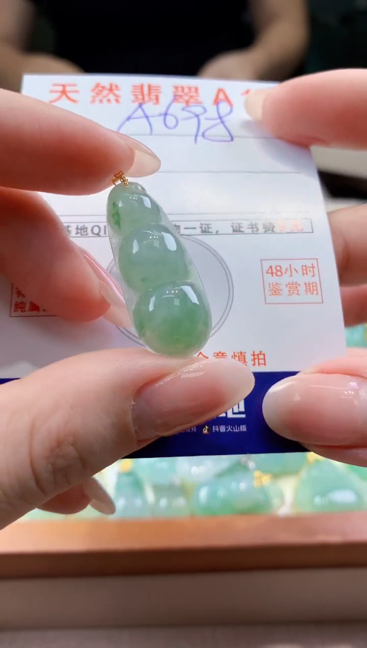 翡翠18K金镶嵌颈饰天然缅甸a货翡翠
