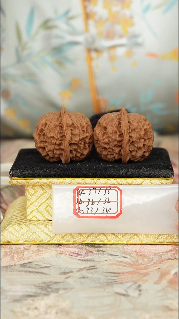 【闪购商品】文玩核桃把件非嫁接元宝