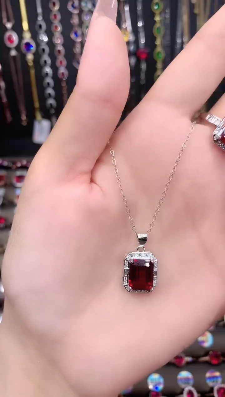 银S925镶嵌吊坠(赠链)红宝石银色酒红810