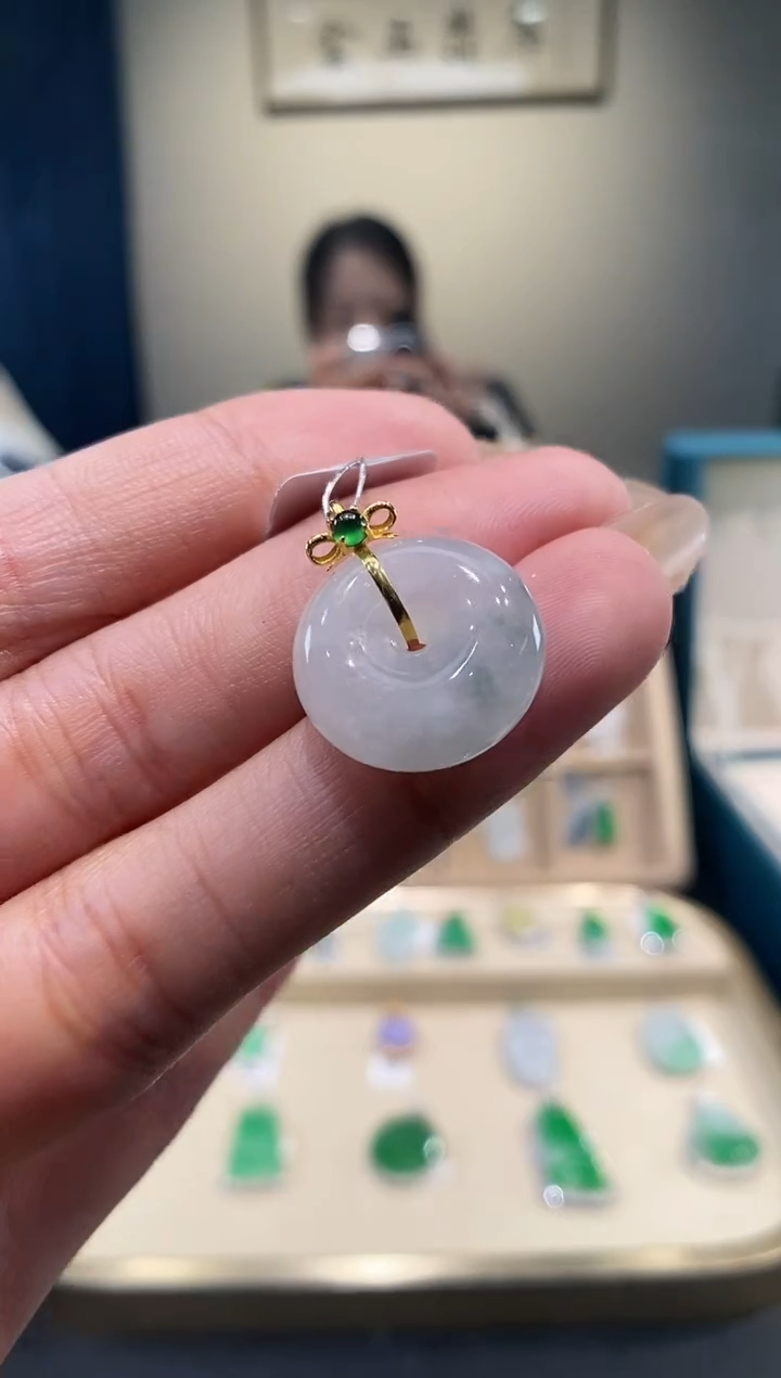 【闪购商品】翡翠吊坠(不含链)18K金镶嵌平安扣