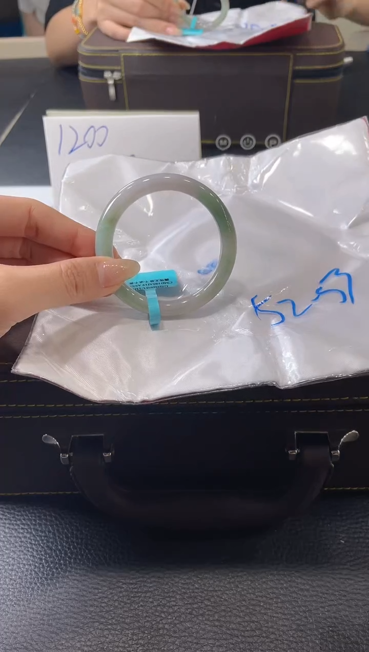 【闪购商品】翡翠手镯未镶嵌手镯