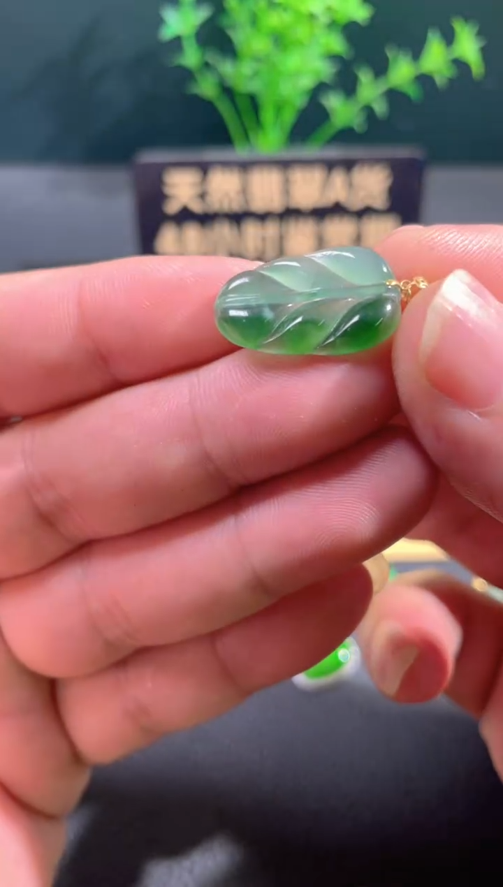 【闪购商品】翡翠颈饰18K金镶嵌翡翠