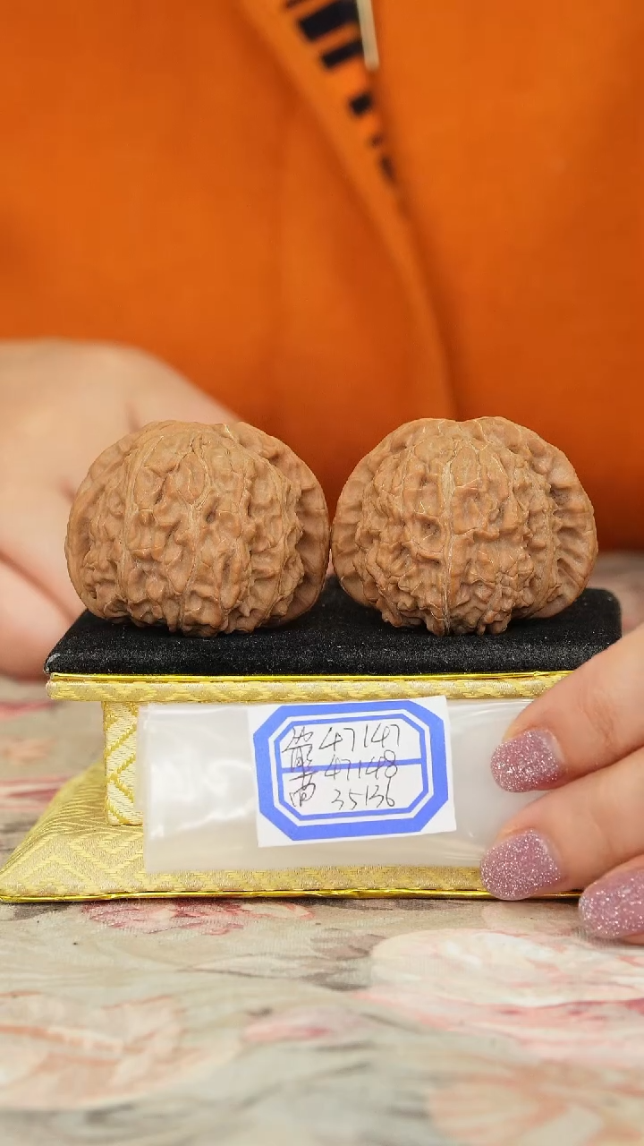 【闪购商品】文玩核桃把件白狮子微修