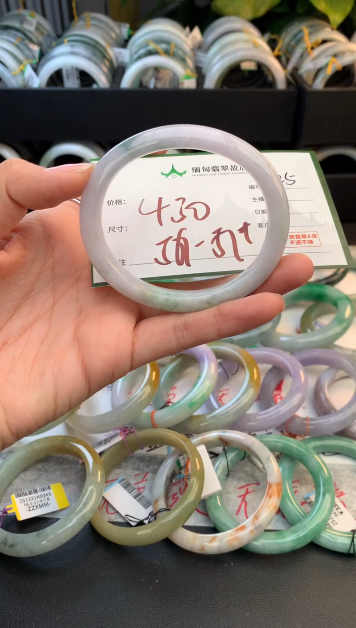 未镶嵌定制翡翠毛货需精细抛光+多人