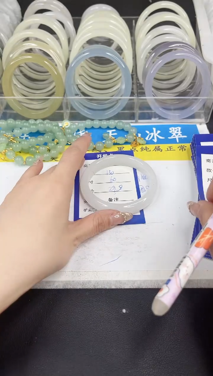 【闪购商品】石英质玉手镯未镶嵌130