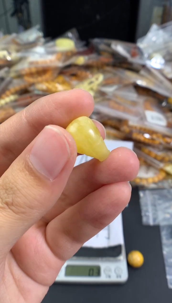 蜜蜡未镶嵌珠宝奇石1