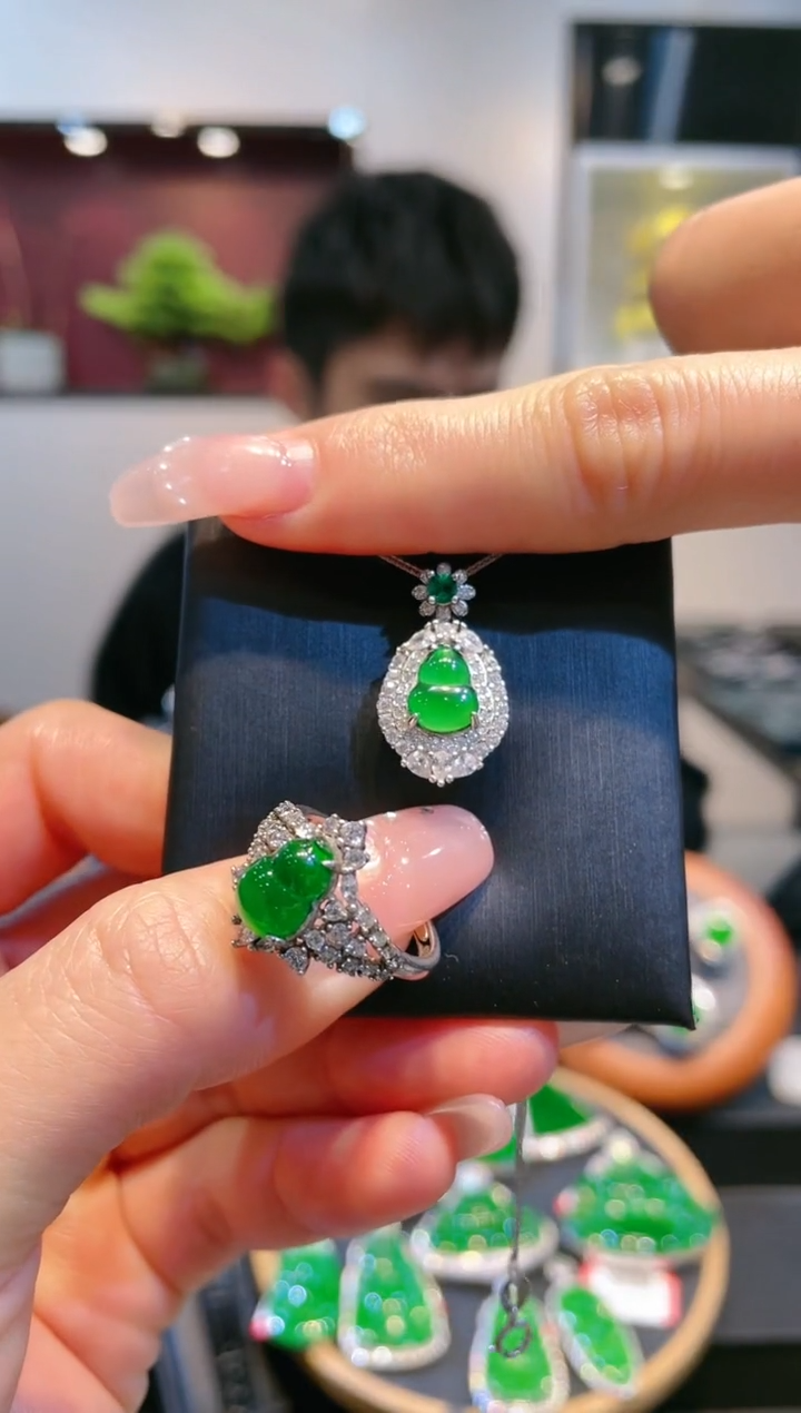 【闪购商品】翡翠颈饰未镶嵌A9天然A货翡翠吊坠和戒指套装（不含链）