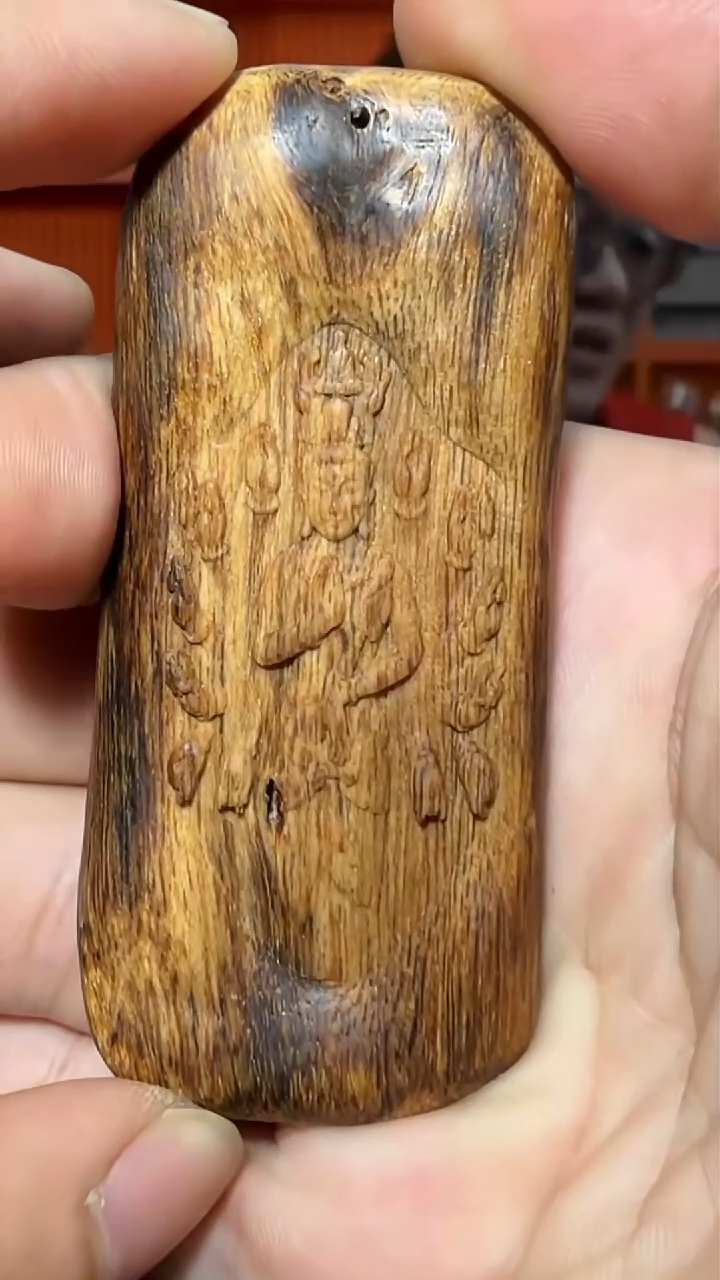 沉香吊坠a140号单面雕多样性发一