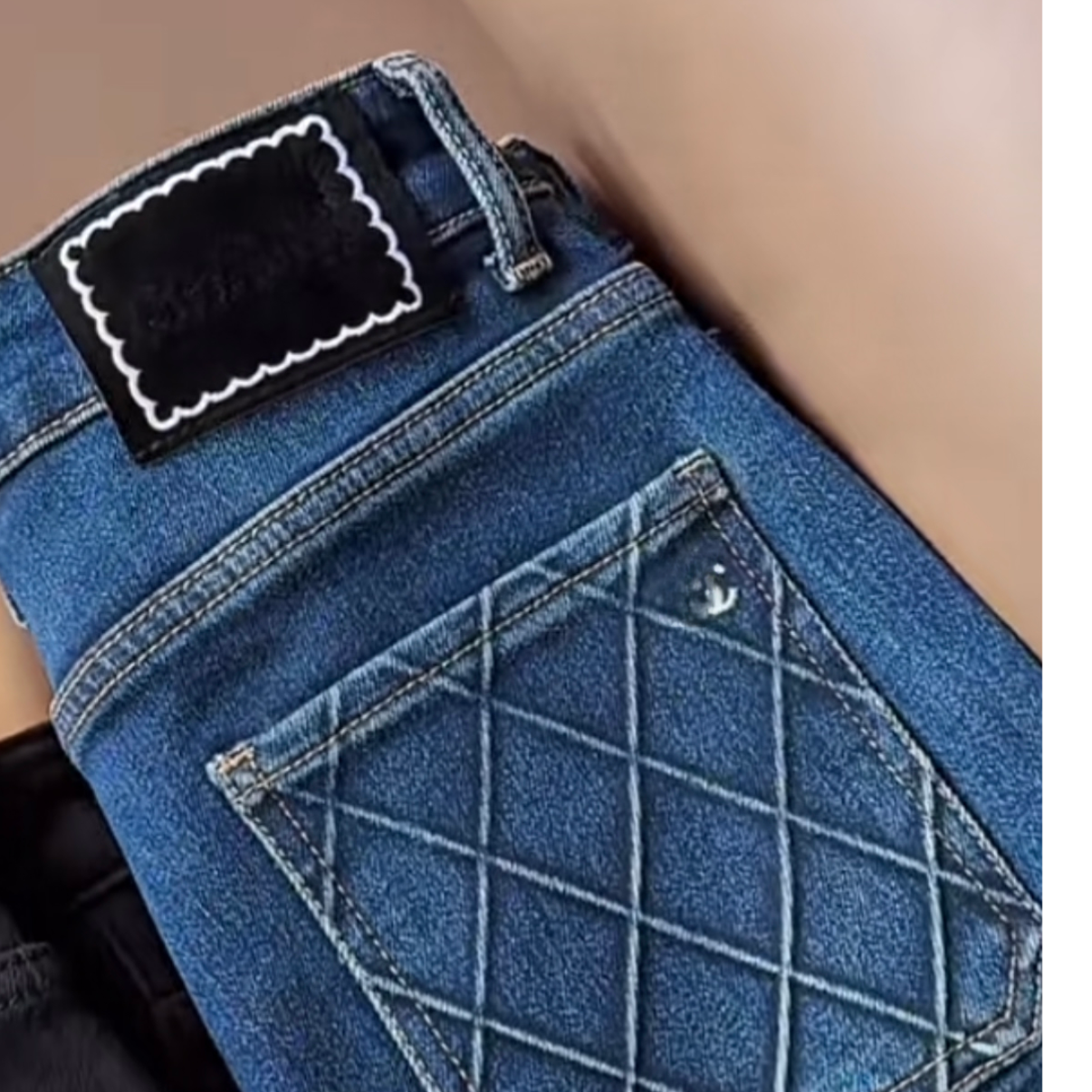 【 小个子神仙裤长】植绒浮雕设计软糯弹力牛仔直筒裤苋19935(739)