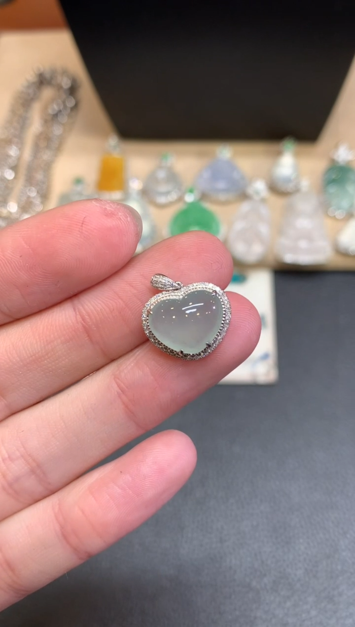 【闪购商品】翡翠颈饰18K金镶嵌蛋面【无服务费】