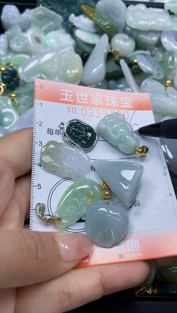 【闪购商品】翡翠未镶嵌颈饰闪购0213820