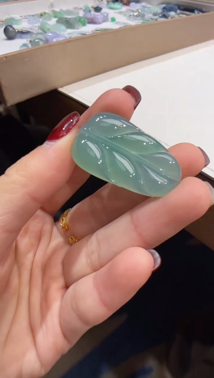 【闪购商品】翡翠颈饰未镶嵌叶子