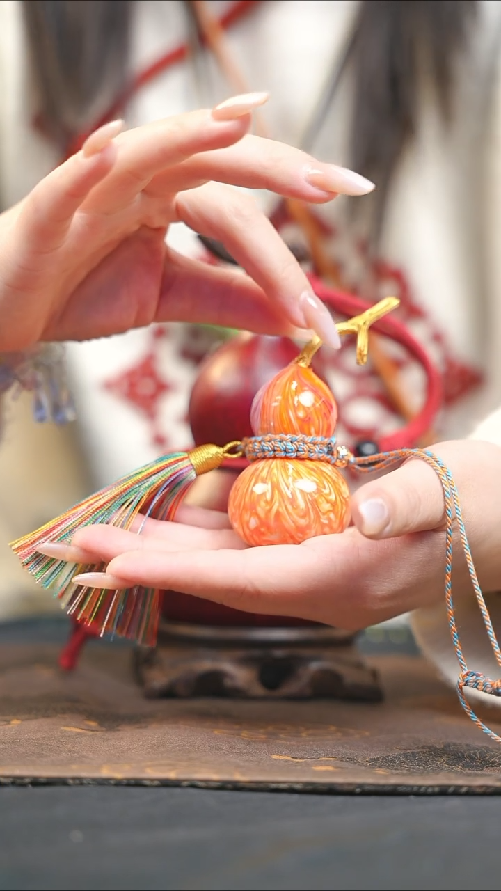 【闪购商品】RF148RF漂漆精致小手捻{未开口}