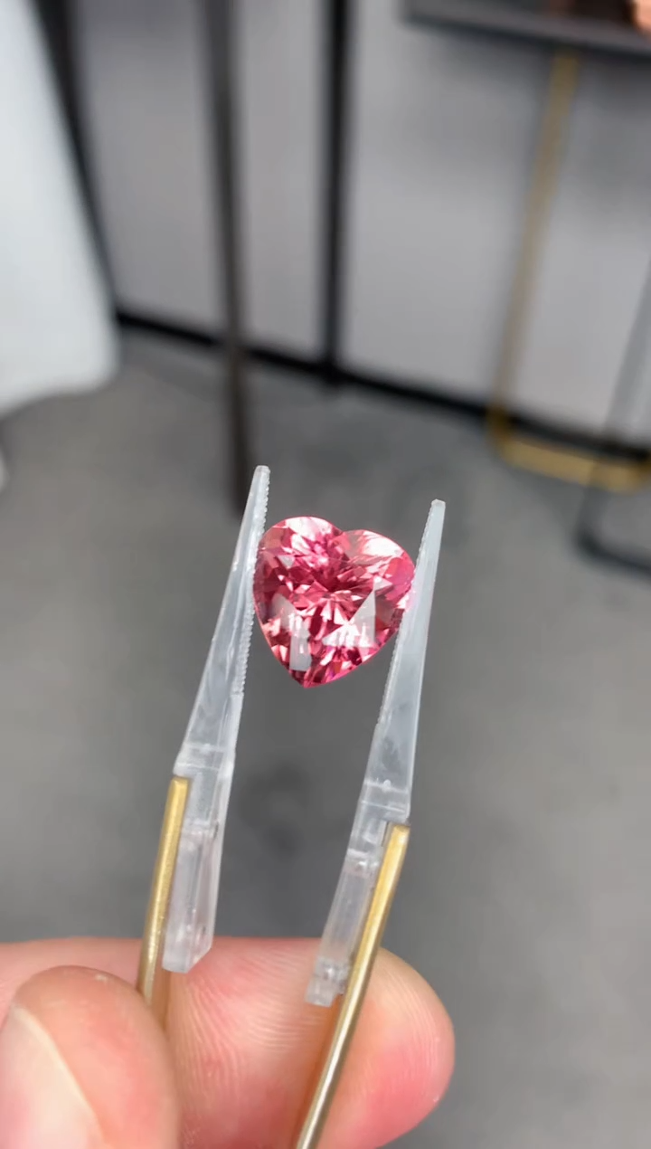 【闪购商品】碧玺裸石未镶嵌8.1ct粉碧玺