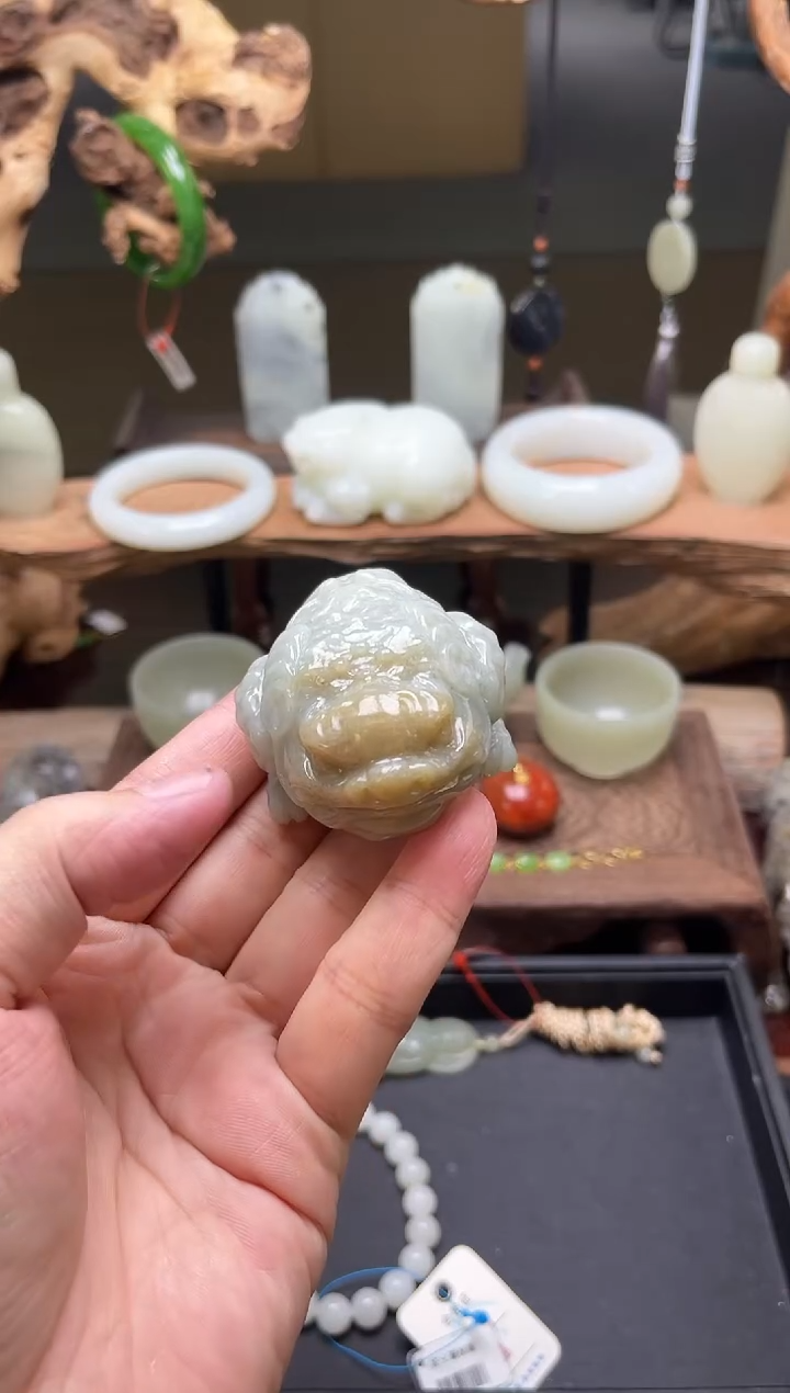 【闪购商品】和田玉摆件未镶嵌且末迪克兰带糖 金蟾 