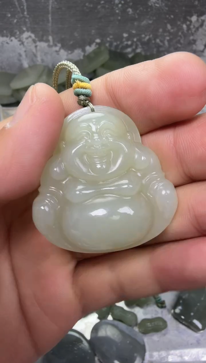 颈饰未镶嵌和田玉佛