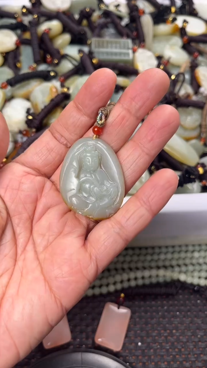 【闪购商品】和田玉颈饰未镶嵌多样性发货没有证书拍一发一有瑕