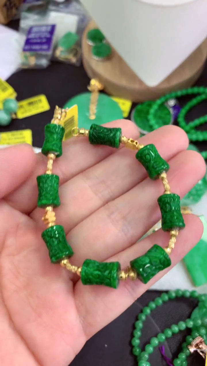 颈饰18K金镶嵌翡翠挂件