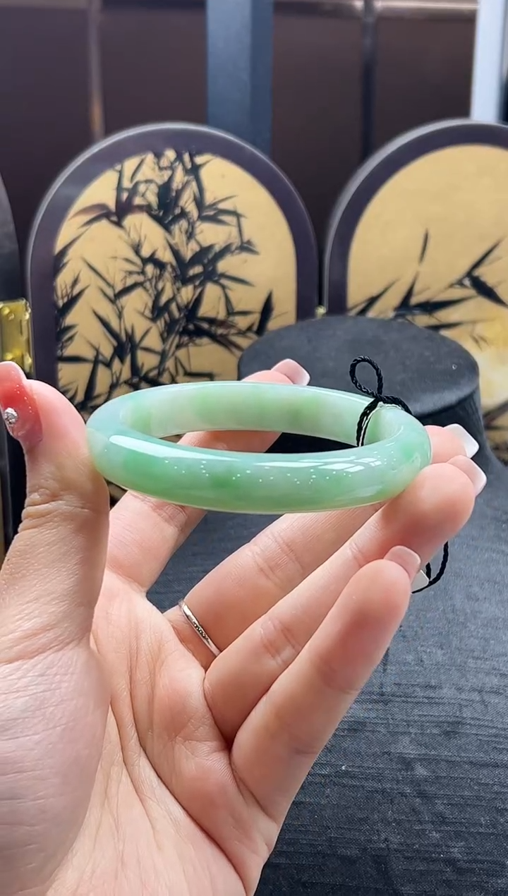 【闪购商品】翡翠手镯未镶嵌手镯(56-57