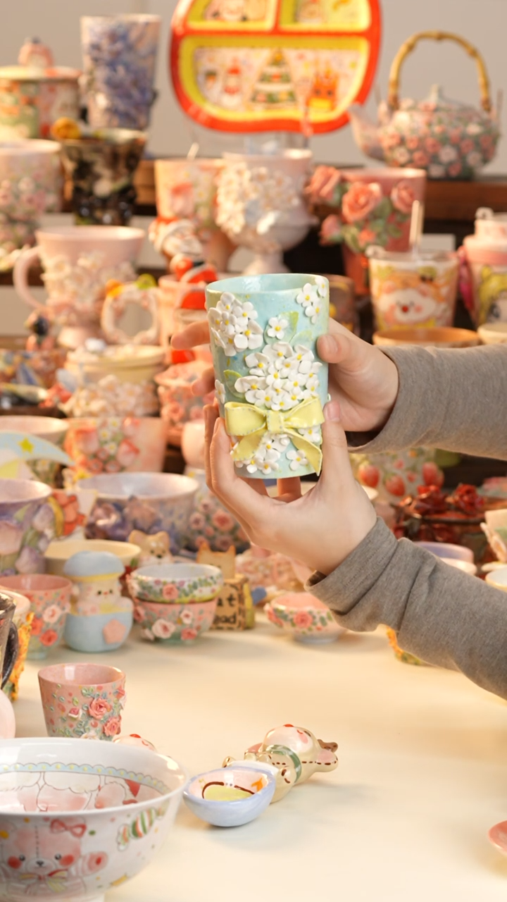 摆件陶景德镇釉下彩手绘设计师款陶瓷