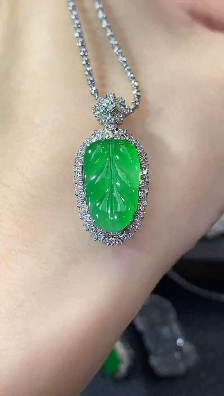 吊坠(不含链)18K金镶嵌翡翠C18